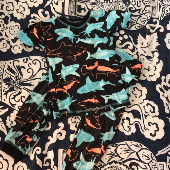 Carter’s 3T pajama set. Gently worn - Picture 8 of 8